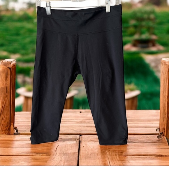 lululemon athletica Pants - Lululemon Black‎ Cropped Leggings Women’s Size 6 | Athletic Yoga Pants